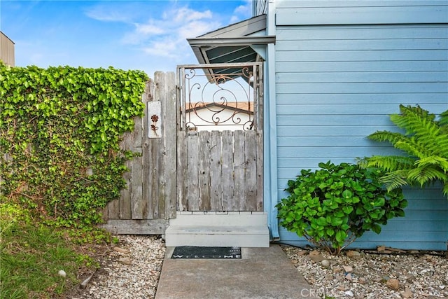 105 Joyce Way, Pismo Beach, CA 93449 - exterior view of a gate