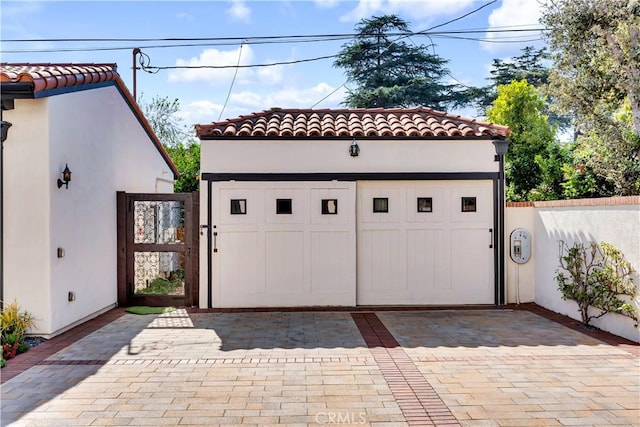 2020 N Victoria Dr, Santa Ana, CA 92706 - detached garage with a gate and fence