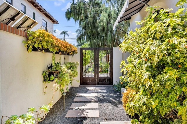 2020 N Victoria Dr, Santa Ana, CA 92706 - view of gate