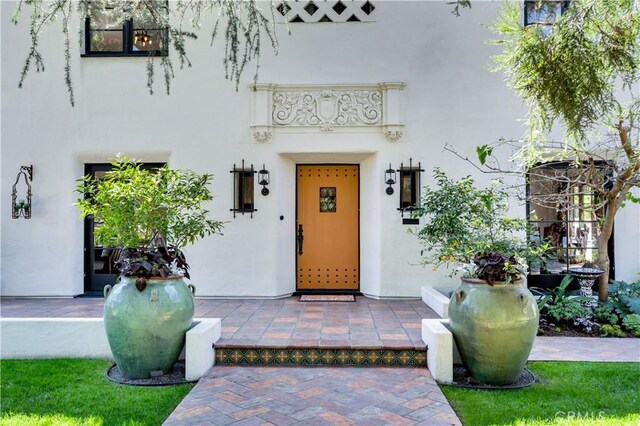 2020 N Victoria Dr, Santa Ana, CA 92706 - entrance to property featuring stucco siding