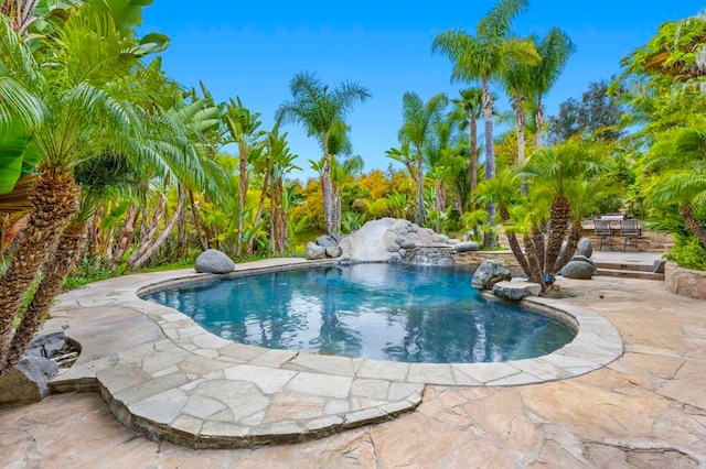 3161921 Via Puerta Del Sol, Bonsall, CA 92003 - outdoor pool featuring a patio area