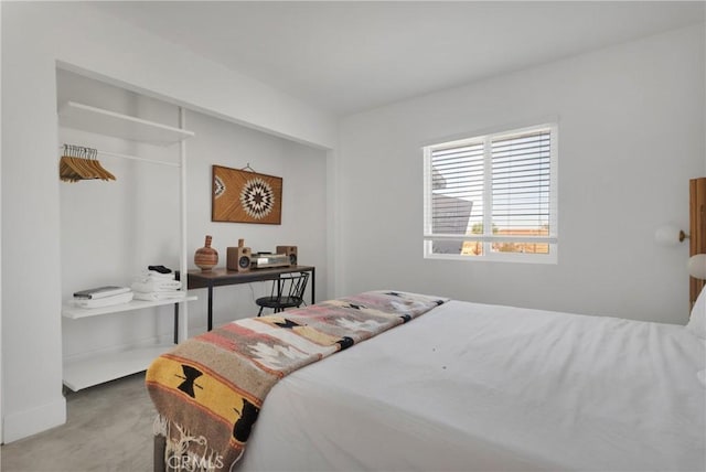 bedroom featuring carpet floors and a closet