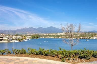 water view with a mountain view