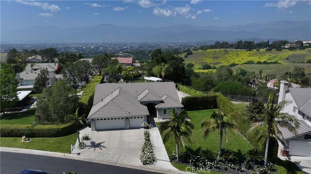 birds eye view of property featuring a mountain view