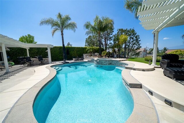view of swimming pool featuring a patio, fence, a pergola, and a pool with connected hot tub