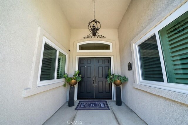 view of exterior entry with stucco siding
