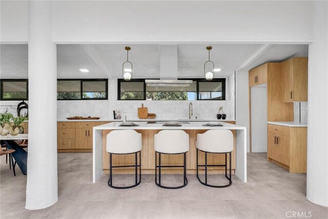 15495 Washington St, Riverside, CA 92506 - kitchen with a breakfast bar area, tasteful backsplash, light countertops, and a kitchen island