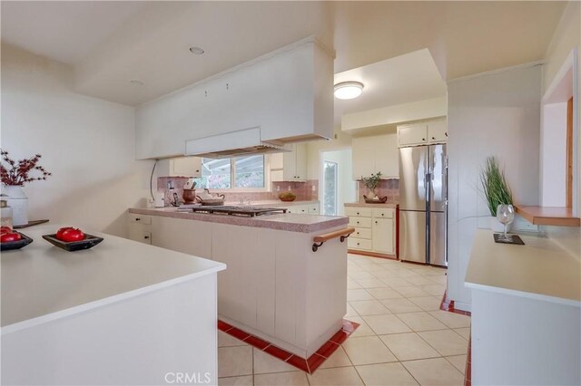 2978 Crownview Dr, Rancho Palos Verdes, CA 90275 - kitchen with stainless steel appliances, tasteful backsplash, a peninsula, white cabinetry, and light countertops