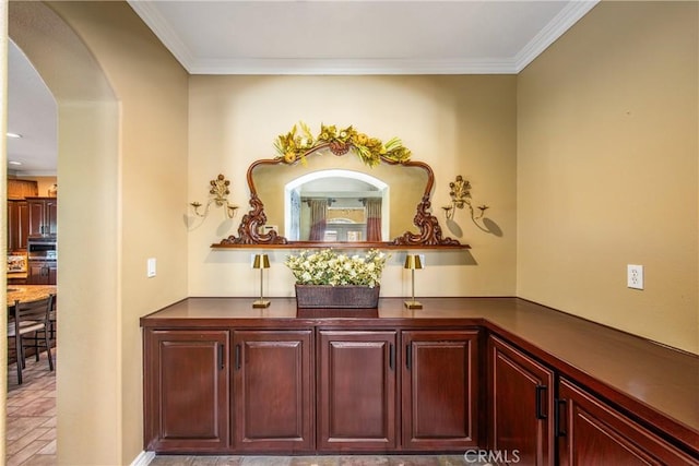 652 Fairway Dr, Redlands, CA 92373 - hall featuring arched walkways and crown molding