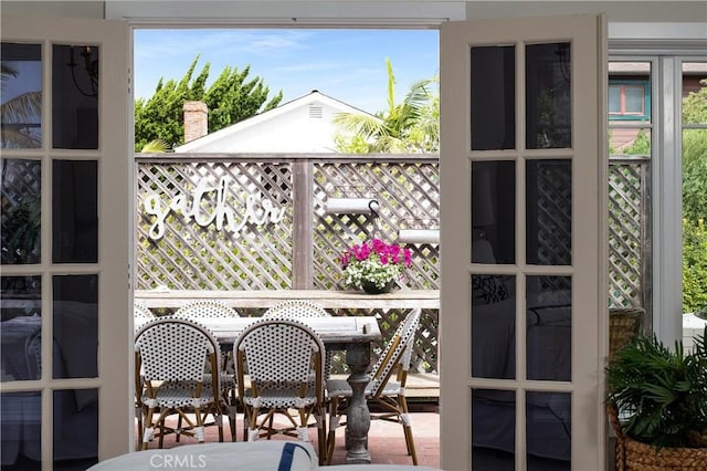 567 Flora St, Laguna Beach, CA 92651 - balcony featuring outdoor dining area