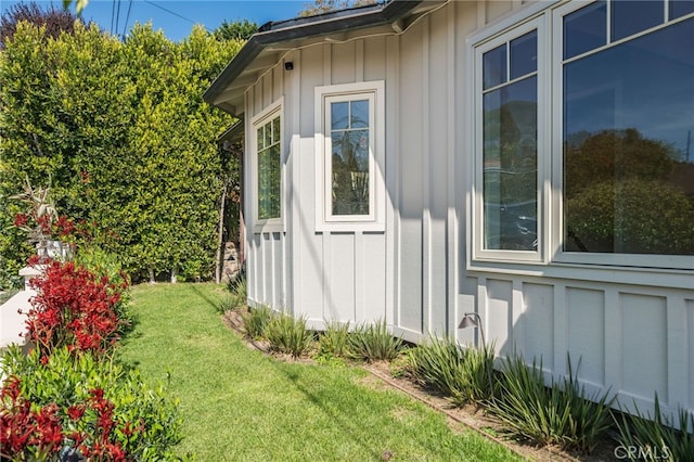 567 Flora St, Laguna Beach, CA 92651 - view of side of property featuring board and batten siding and a yard