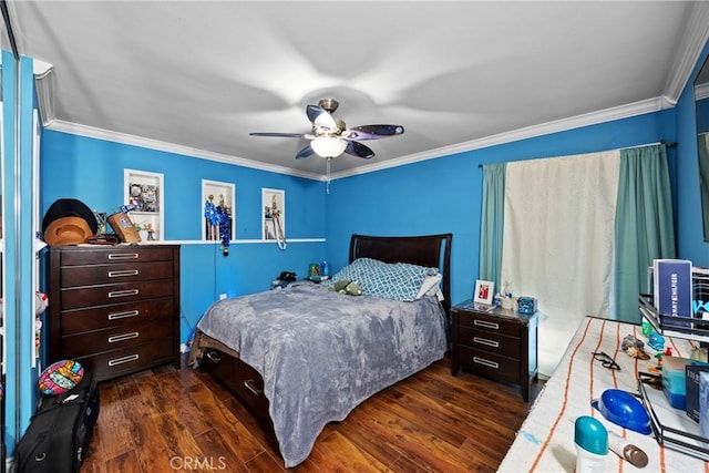 bedroom featuring crown molding, dark wood-style floors, and ceiling fan