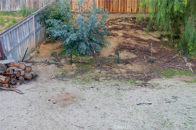 27069 Dawnview Ct, Corona, CA 92883 - view of yard featuring fence