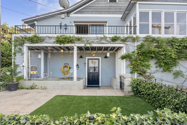 8140 Pasadena Ave, La Mesa, CA 91941 - doorway to property featuring covered porch, stucco siding, and a balcony