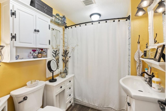 8140 Pasadena Ave, La Mesa, CA 91941 - full bath featuring toilet, curtained shower, visible vents, and wood finished floors