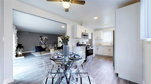dining area with visible vents, a ceiling fan, light wood-style floors, and recessed lighting