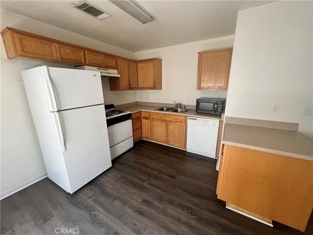 6320 Mesquite Ave Unit 29, Palms, CA 92277 - kitchen featuring a sink, white appliances, dark wood-type flooring, visible vents, and light countertops