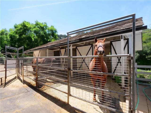 3 Poppy Trl, Rolling Hills, CA 90274 - view of horse barn