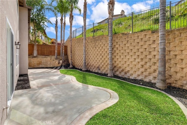 33827 Flora Springs St, Temecula, CA 92592 - fenced backyard with a patio