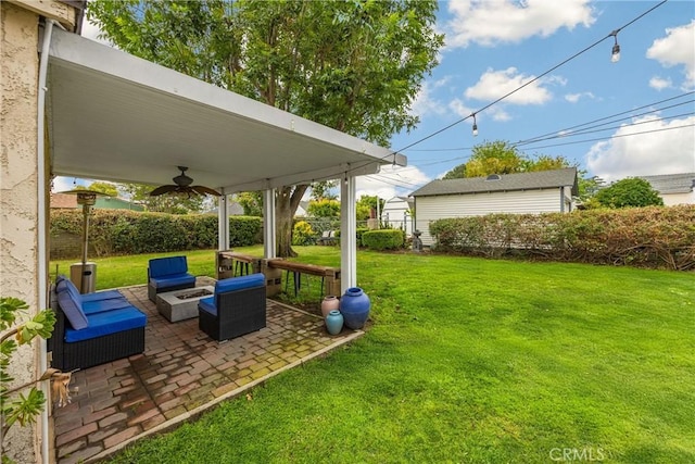 view of yard featuring a patio, a ceiling fan, outdoor lounge area, and a fenced backyard