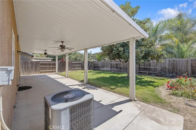 view of patio featuring a ceiling fan, central air condition unit, and a fenced backyard
