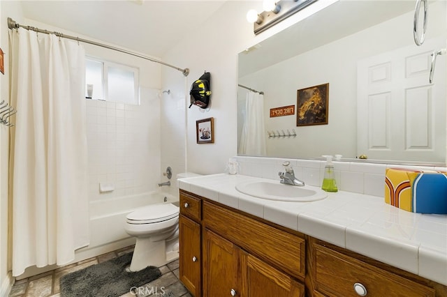 full bathroom featuring toilet, shower / tub combo with curtain, and vanity