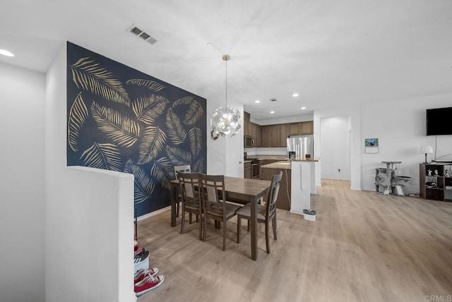 dining space featuring visible vents, light wood-type flooring, and recessed lighting