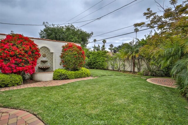 1956 E Woodlyn Rd, Pasadena, CA 91104 - view of yard with fence