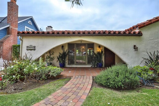 1956 E Woodlyn Rd, Pasadena, CA 91104 - doorway to property with stucco siding