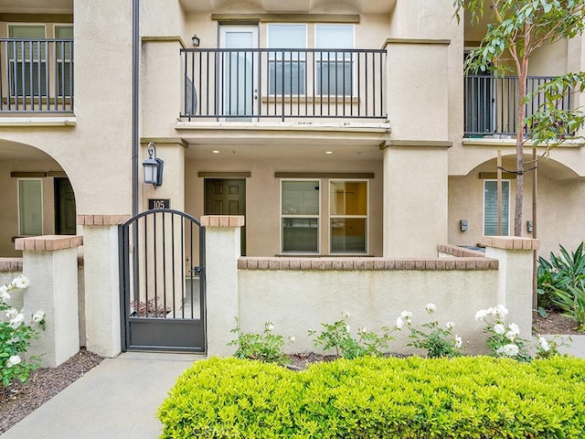 15331 Jasmine Ln Unit 105, Gardena, CA 90249 - doorway to property with a balcony, a gate, stucco siding, and fence