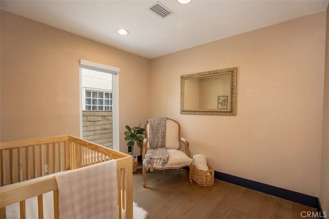 bedroom with baseboards, visible vents, wood finished floors, and recessed lighting