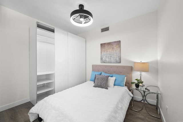 1551 4th Ave Unit 611, San Diego, CA 92101 - bedroom featuring dark wood-style flooring, baseboards, and visible vents