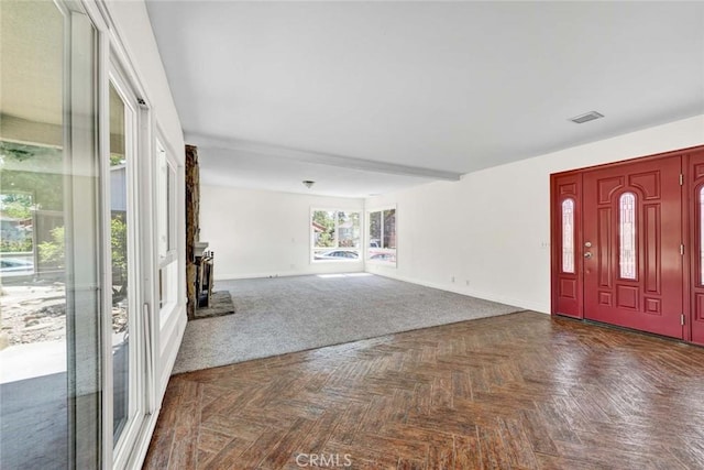 entryway featuring visible vents and baseboards