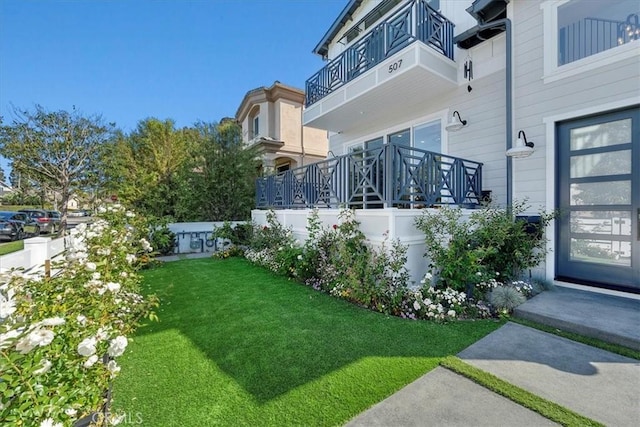 507 N Maria Ave Unit A, Redondo Beach, CA 90277 - view of green lawn