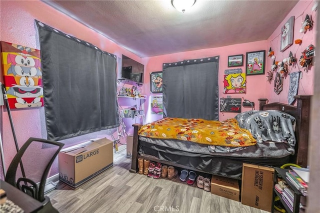 907 E 109th Pl, Los Angeles, CA 90059 - bedroom with wood finished floors