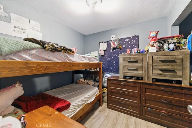 907 E 109th Pl, Los Angeles, CA 90059 - bedroom with light wood finished floors