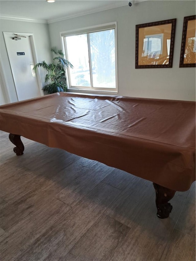 711 Pacific Coast Hwy Unit 418, Huntington Beach, CA 92648 - recreation room with billiards table and crown molding