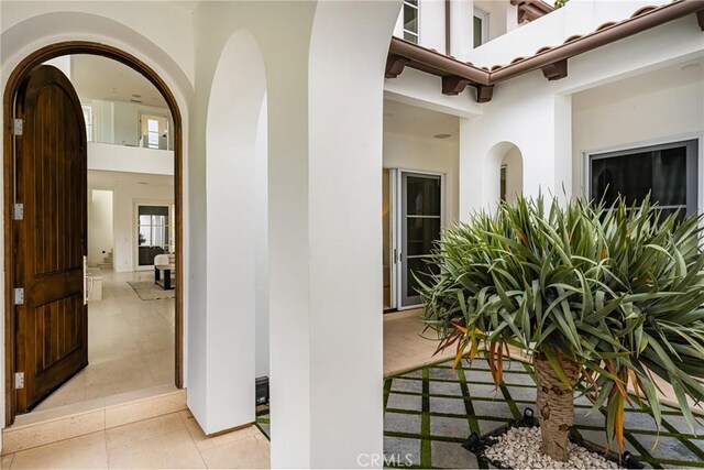 property entrance with stucco siding