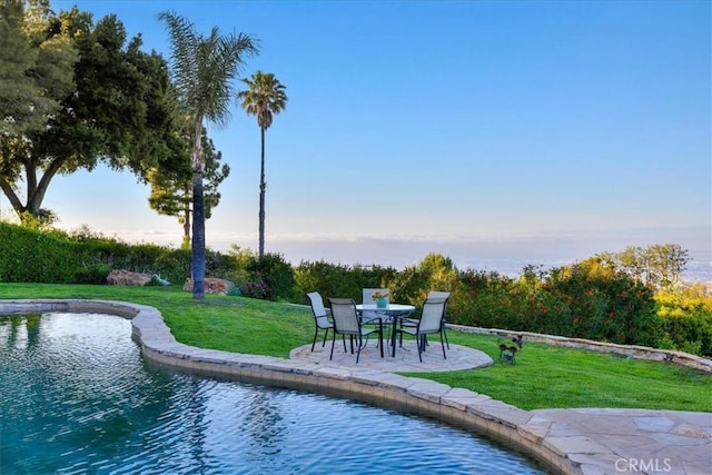 12 Bowie Rd, Rolling Hills, CA 90274 - swimming pool featuring a patio and a lawn