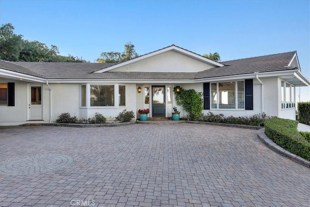 12 Bowie Rd, Rolling Hills, CA 90274 - single story home with stucco siding, a tiled roof, and decorative driveway