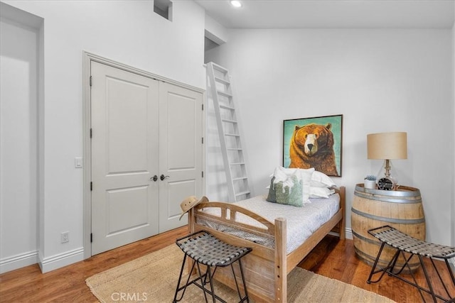 12 Bowie Rd, Rolling Hills, CA 90274 - bedroom with wood finished floors, recessed lighting, and a closet