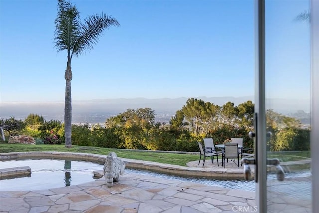 12 Bowie Rd, Rolling Hills, CA 90274 - view of patio / terrace
