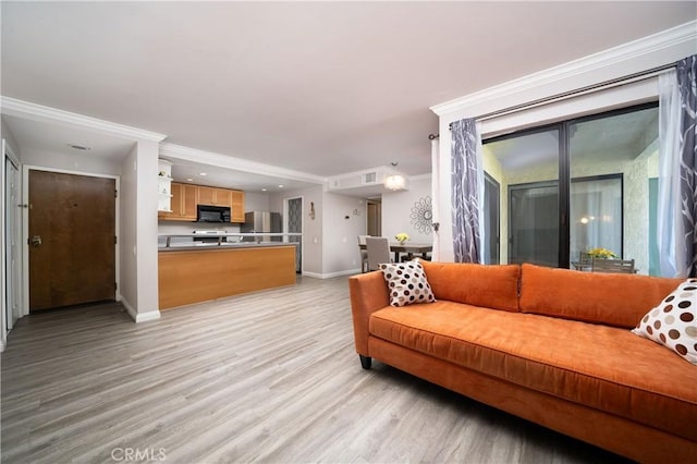 living area featuring light wood-style floors, baseboards, crown molding, and visible vents