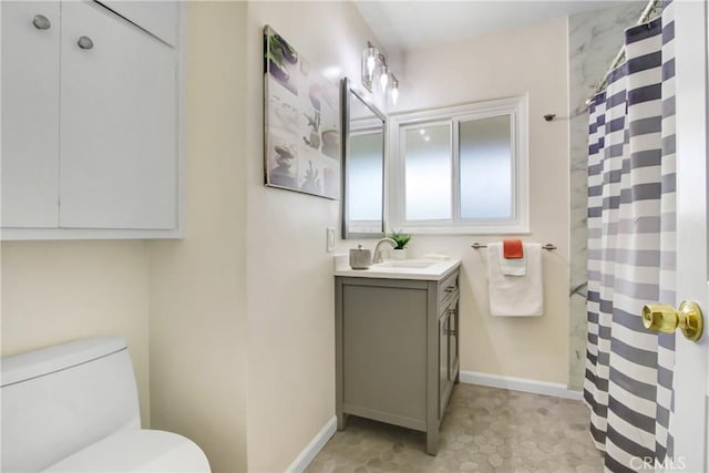 927 Alta Loma Dr, Corona, CA 92882 - full bath featuring vanity and curtained shower