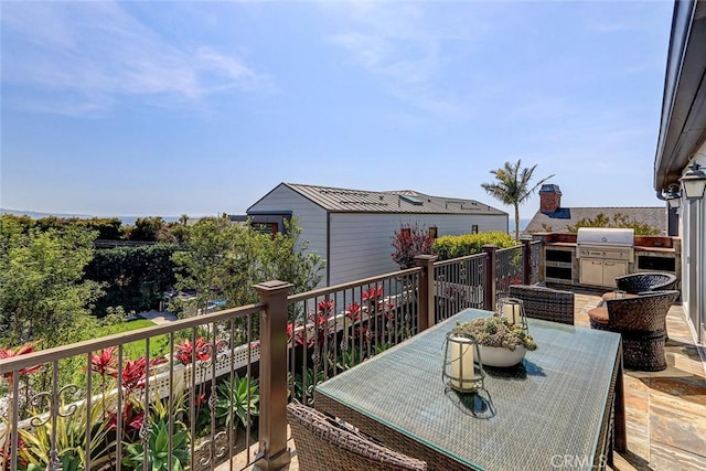 812 8th St, Manhattan Beach, CA 90266 - balcony featuring area for grilling and outdoor dining space