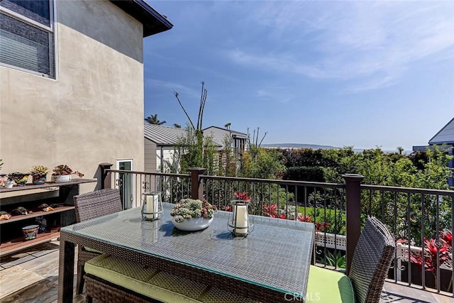 812 8th St, Manhattan Beach, CA 90266 - balcony with outdoor dining area