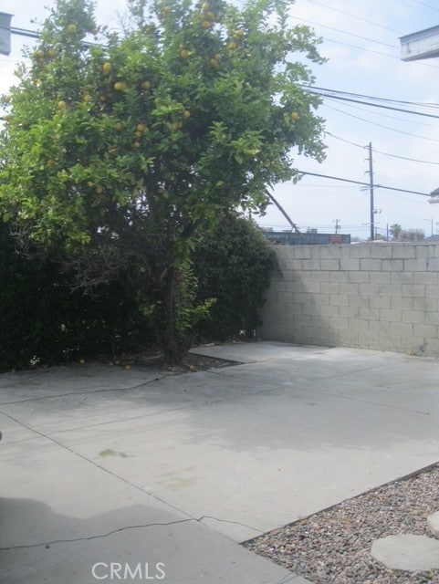 2927 S Genesee Ave, Los Angeles, CA 90016 - view of patio / terrace featuring fence