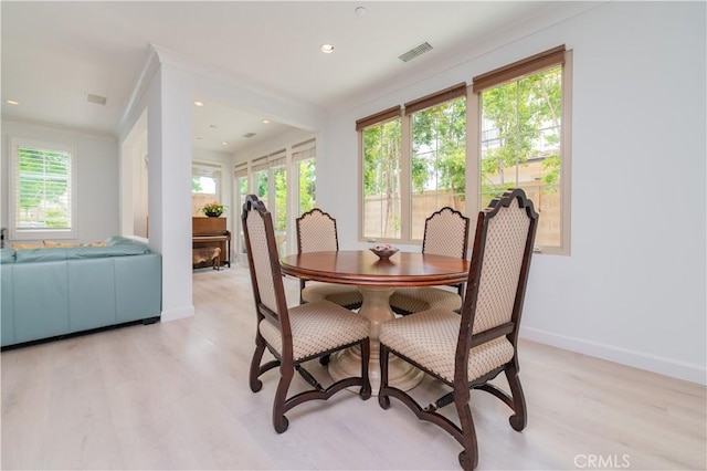 dining area featuring visible vents, crown molding, baseboards, recessed lighting, and light wood-style flooring