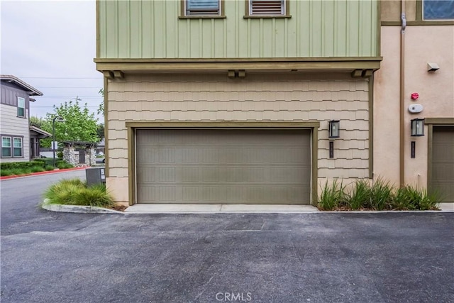 556 W Baseline Rd, Claremont, CA 91711 - garage with driveway