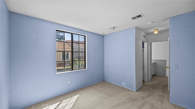 spare room with visible vents and carpet floors